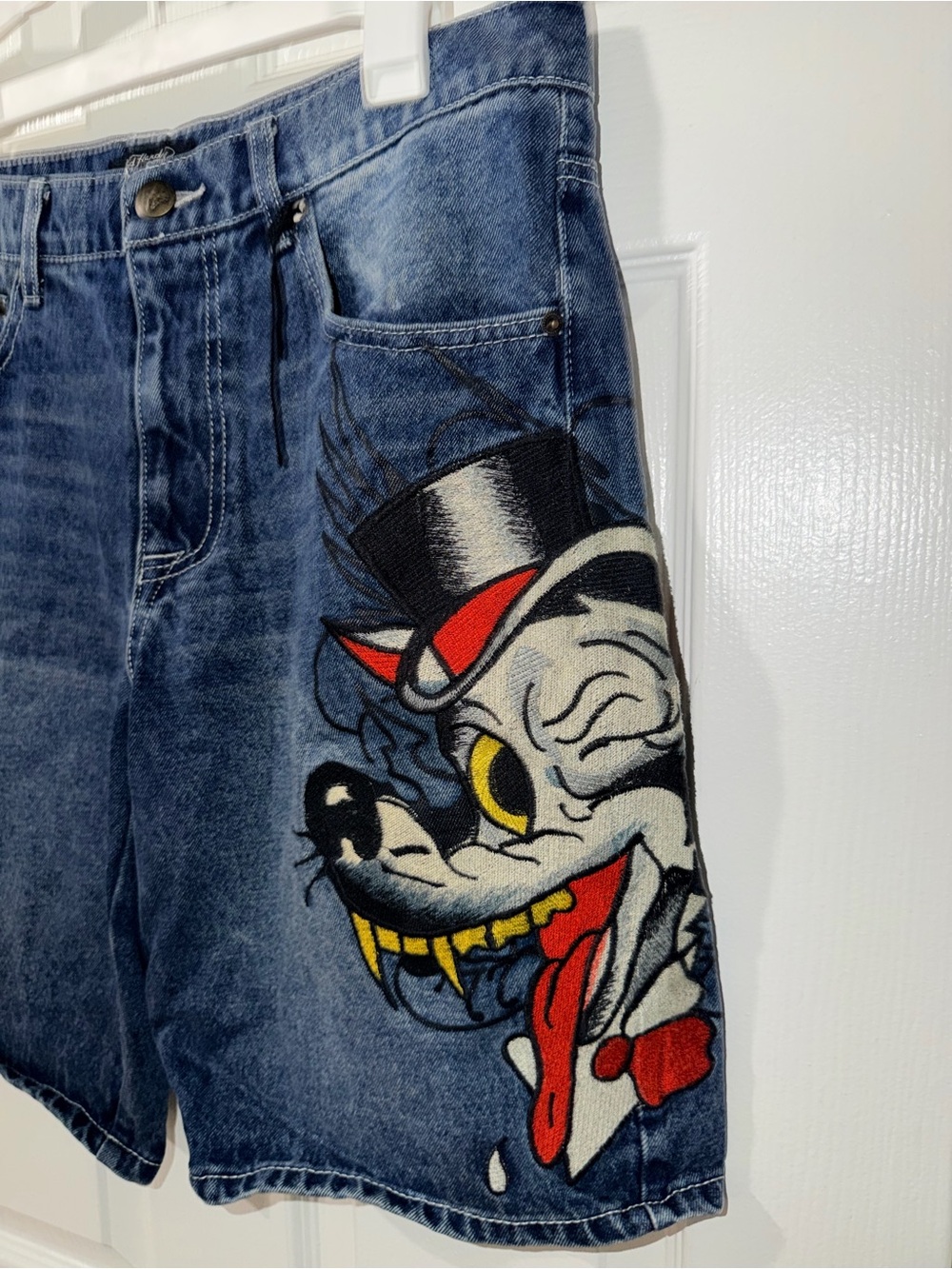 Ed Hardy Embroidered Wolf Top Hat Denim Jorts Size 32 Y2K Tattoo Print Shorts - Picture 2 of 8